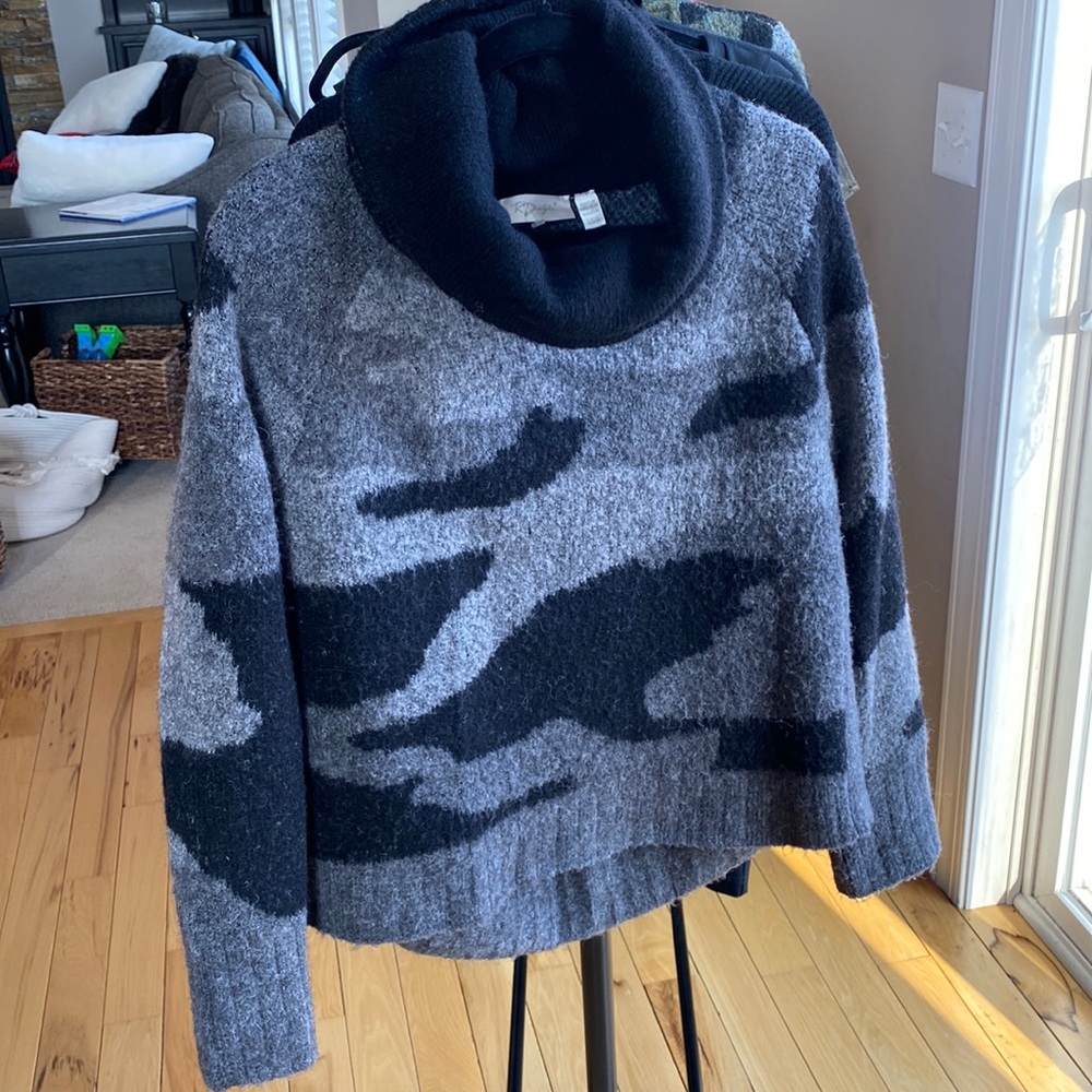 RD Style Camo Sweater Size L Gray Black Cowl Neck